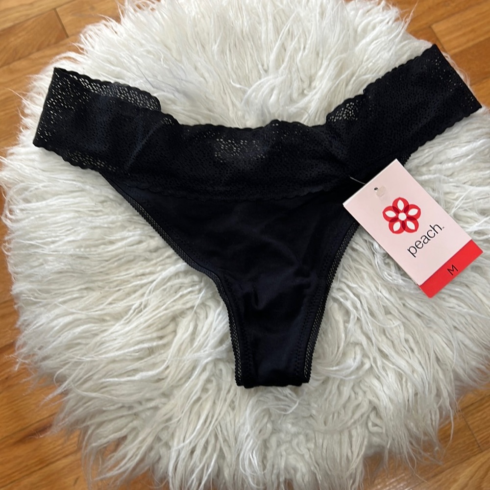 Medium black thong